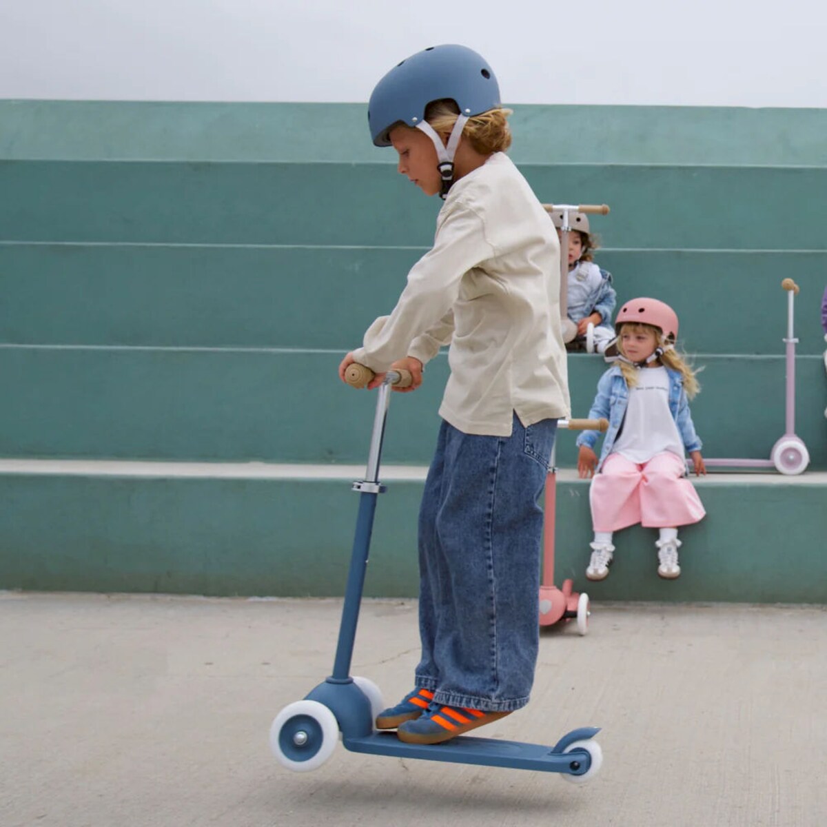 Banwood dziecięcy eco kask rowerowy Deep Sea