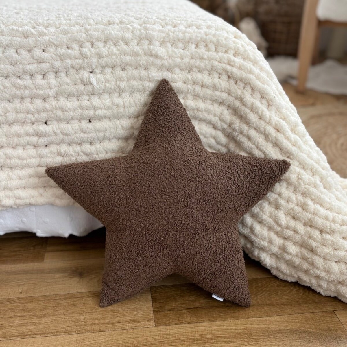 Poduszka Gwiazda boucle brązowa