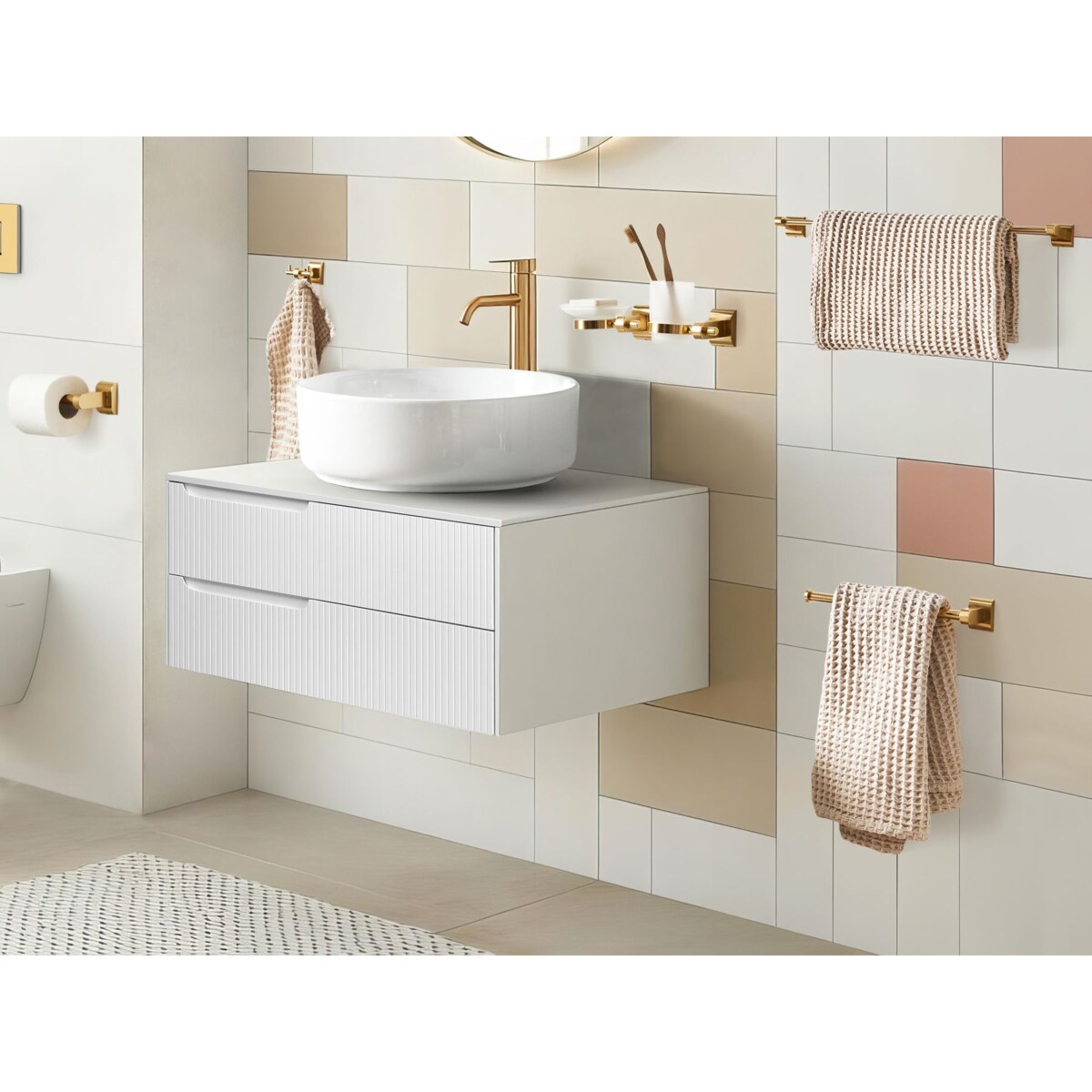 Zestaw akcesoriów toaletowych 6 elementów TALARA Z uchwytami i haczykami na ręczniki Złoty