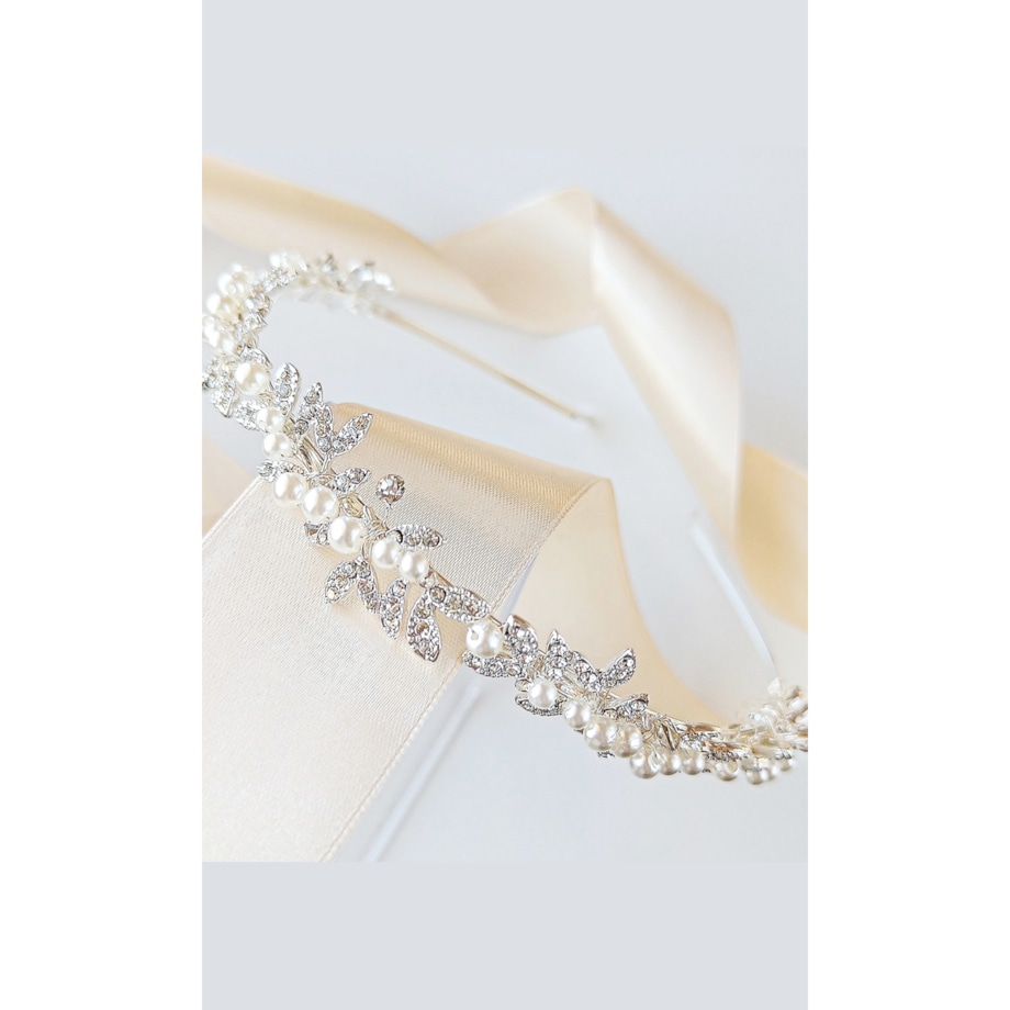 Delikatna opaska srebrna z listkami i perełkami oraz cyrkoniami