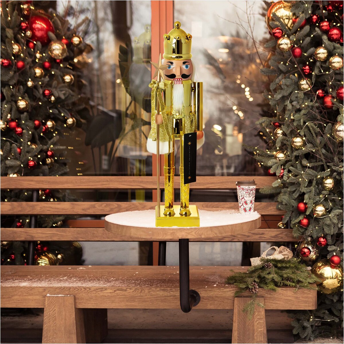 Figurka Dziadek Do Orzechów 60 Cm Boże Narodzenie Złoty Czapka Z Bombką