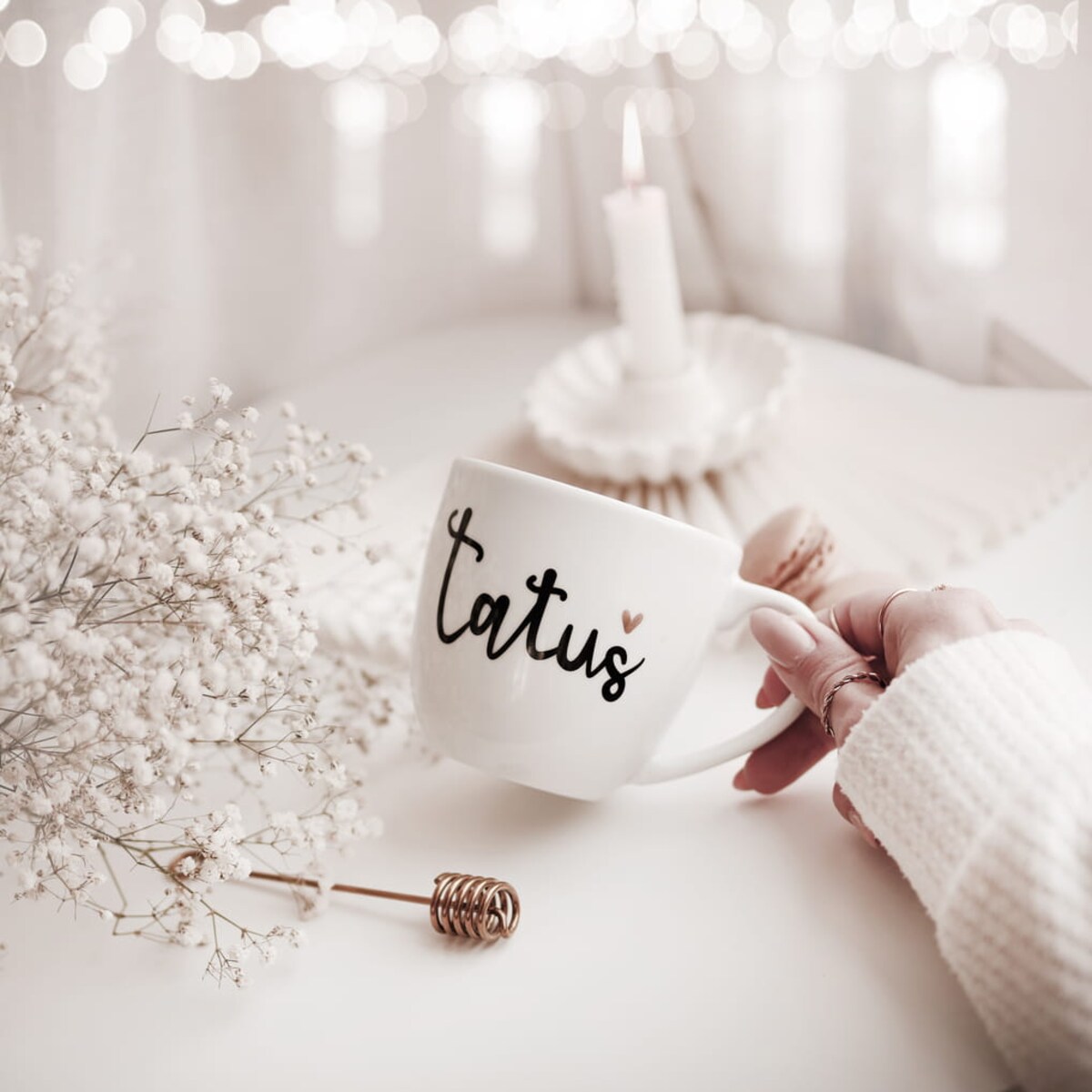 Biały Kubek Porcelanowy 300 ml - Napis Tatuś z Motywem Złotego Serca na Dzień Ojca dla Taty