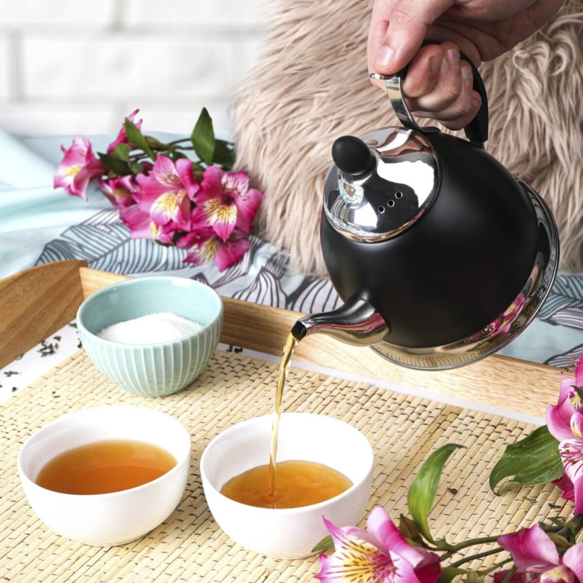 Czajnik czajniczek zaparzacz do herbaty i ziół 1.0L czarny KINGHOFF