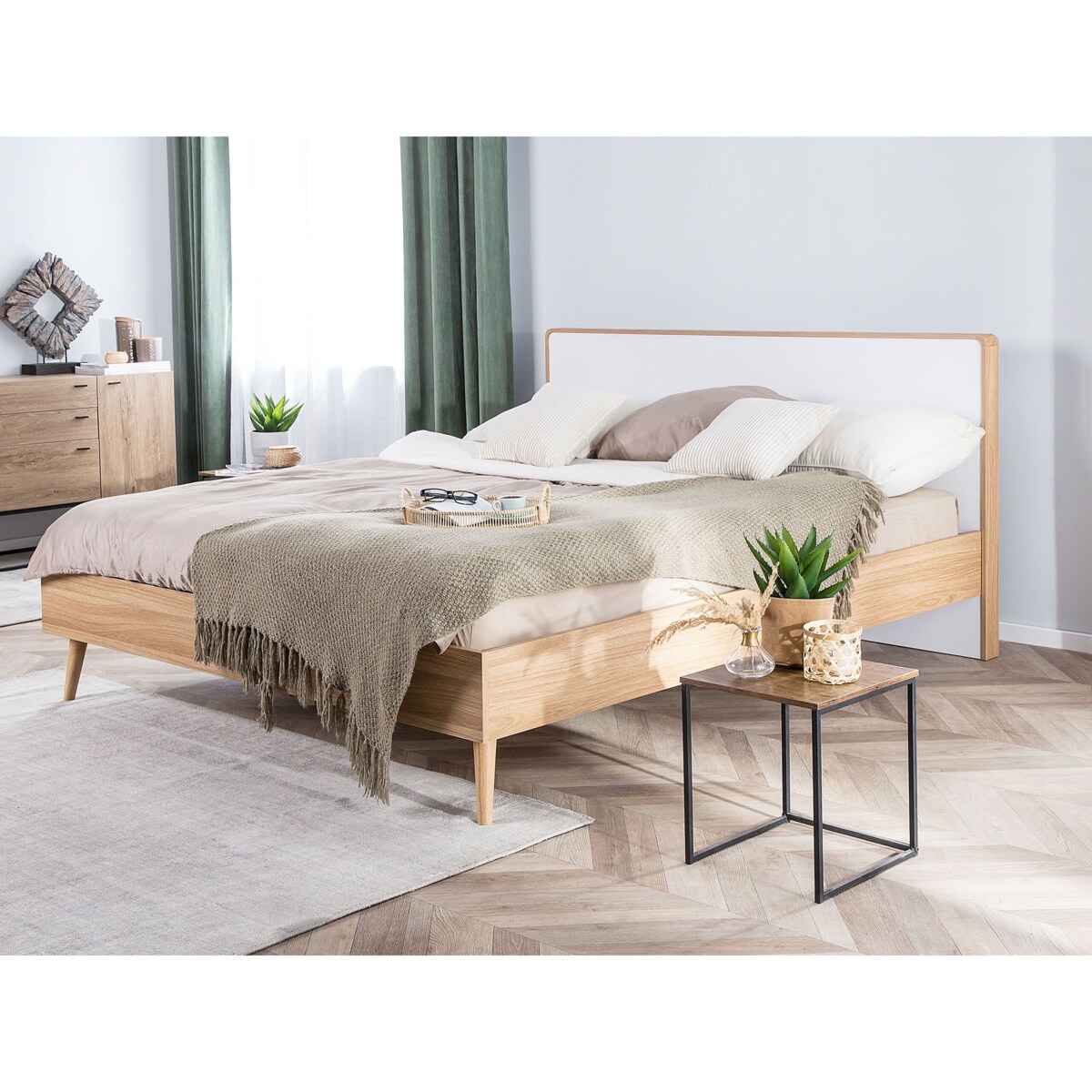 Łóżko LED 160 x 200 cm jasne drewno SERRIS