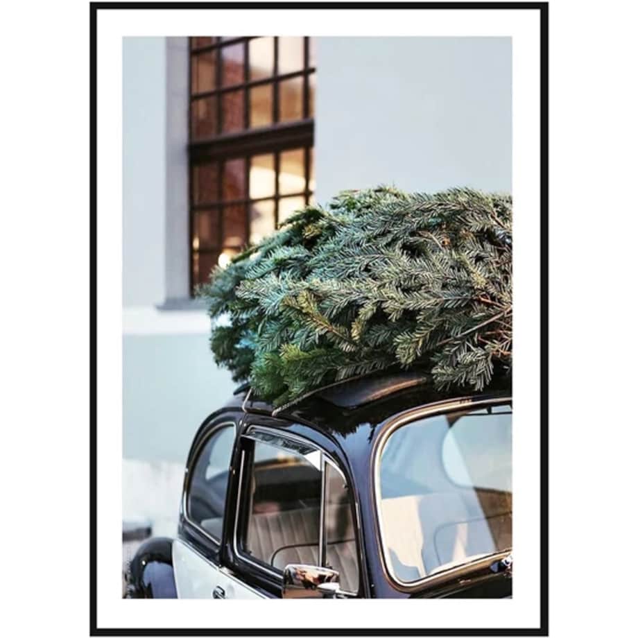 Poster Story, Plakat, Obraz - Zabytkowy Brązowy Samochód z Choinką na Dachu, wymiary 60 x 84 cm
