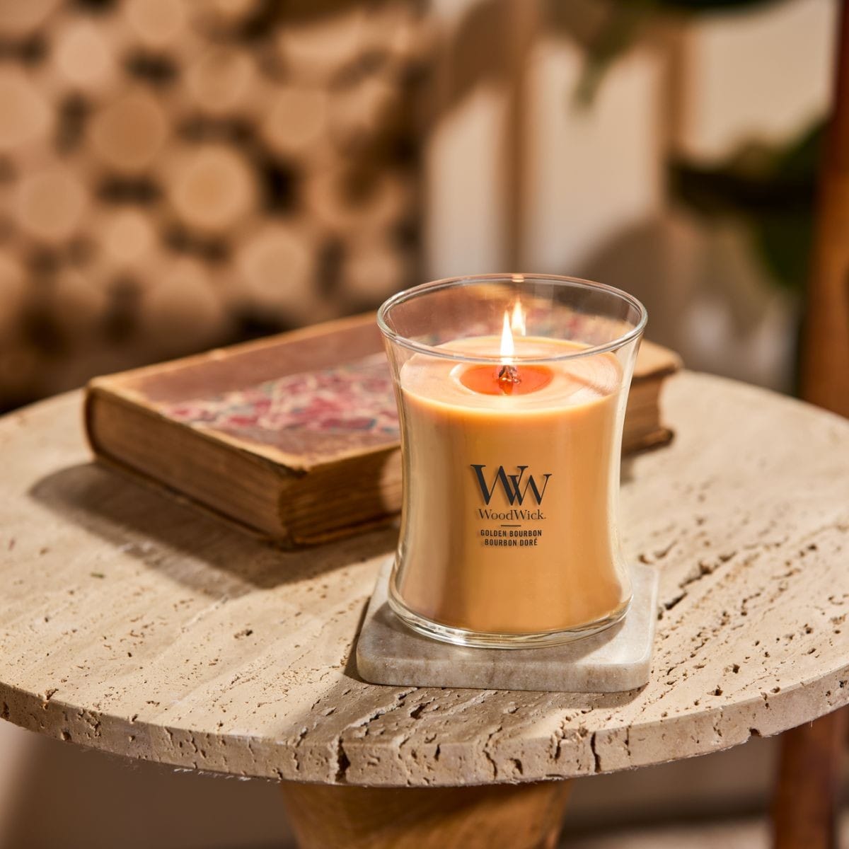 WoodWick świeca średnia GOLDEN BOURBON