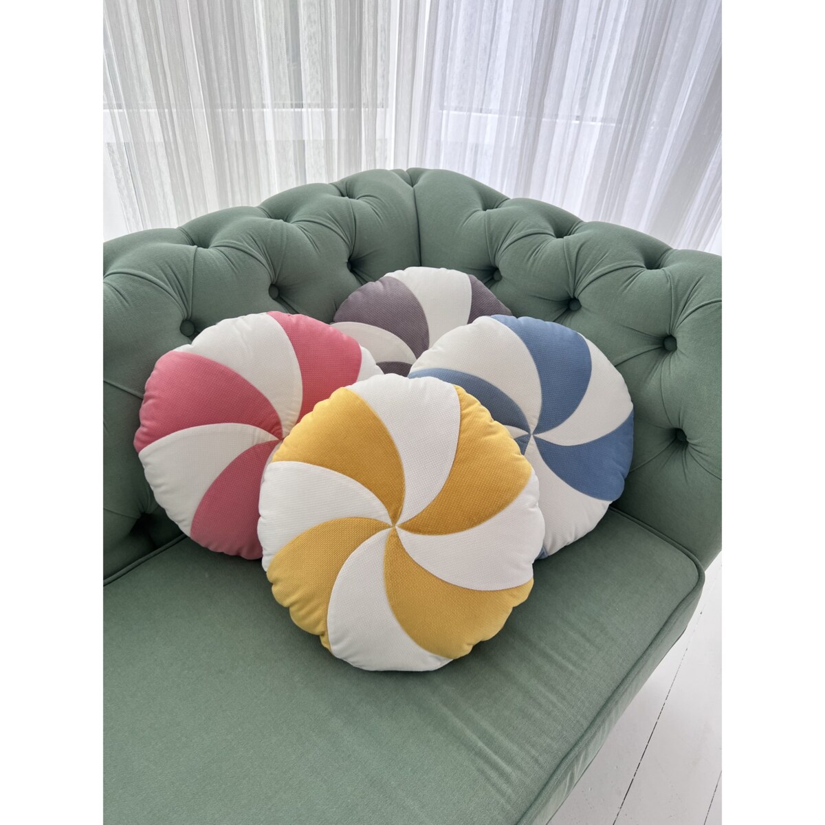 Okrągła poduszka cukierek - Yellow Candy