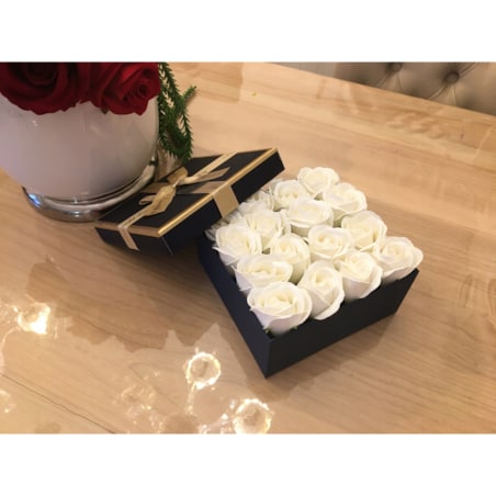 BOX PACHNĄCE białe RÓŻE MYDLANE GOTOWY PREZENT upominek urodziny ślub kwiat