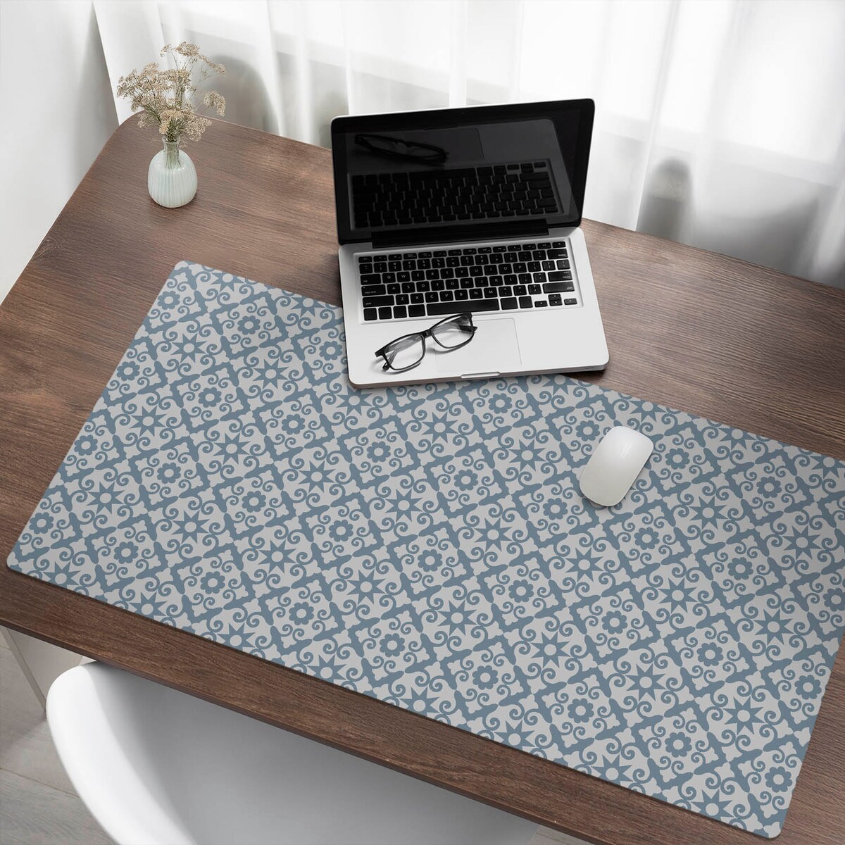 Niebieska mata na biurko Kwiatowy ornament, 120x60 cm
