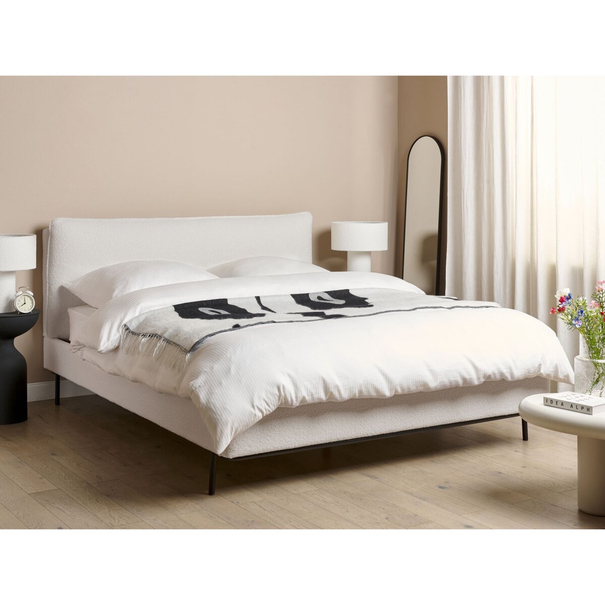 Łóżko Boucle CORIO 160 x 200 cm Złamana biel