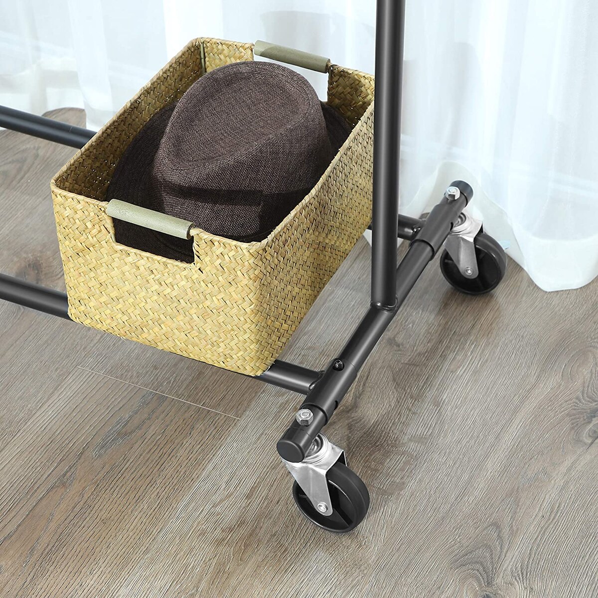 Wieszak Na Ubrania Na Kółkach Czarny