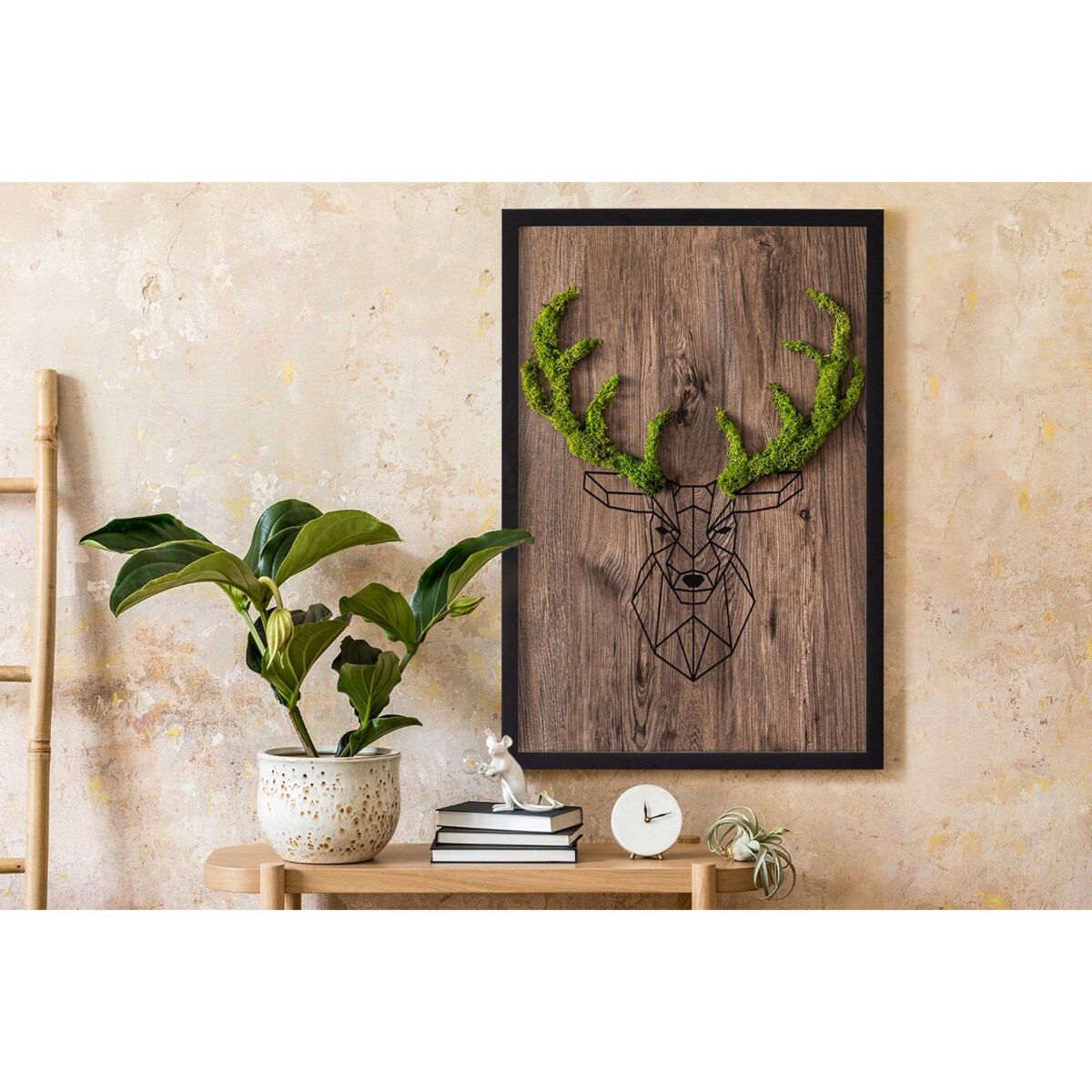 Obraz Głowa jelenia na drewnianym tle - mech chrobotek w czarnej ramie 40x60cm
