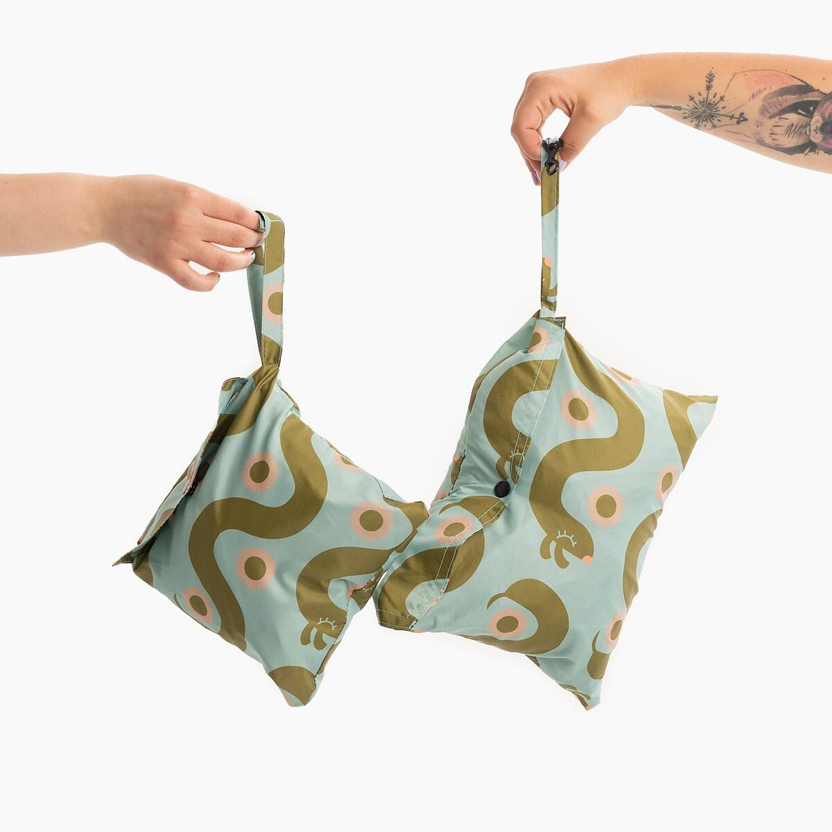 Płaszcz przeciwdeszczowy dla psa Piesss - Rozmiar: L