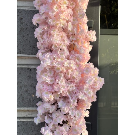 Instalacja/witryna z kwiatów jasny róż