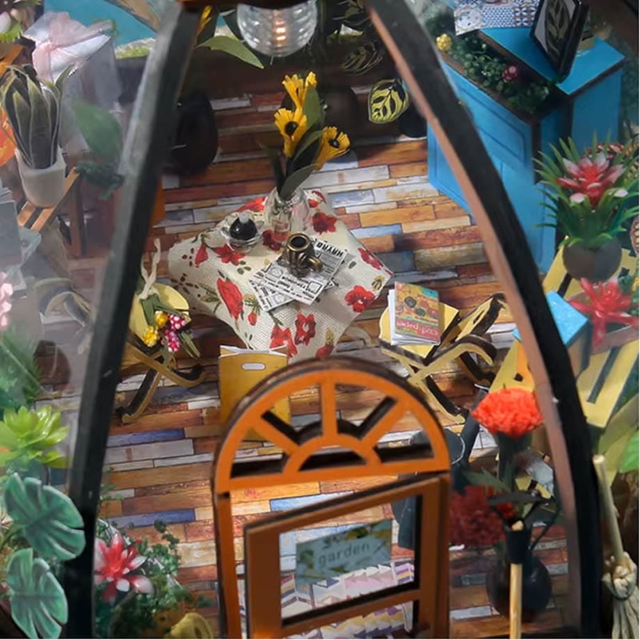 Miniaturowy domek - Słońce w kwiatach