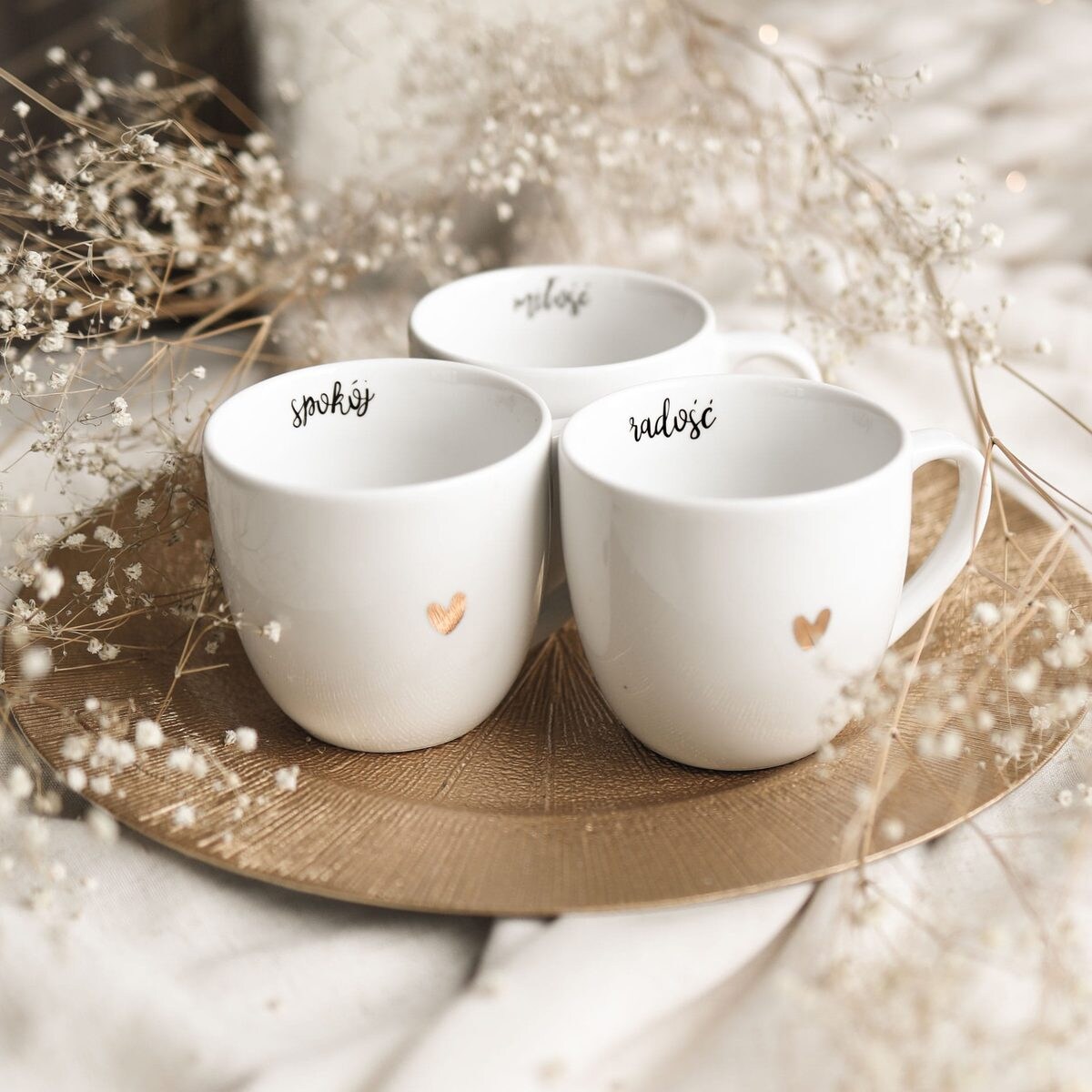 Biały kubek porcelanowy 300 ml „Radość" ze złotym sercem - prezent dla niej, na urodziny, Dzień Kobiet, Dzień Matki