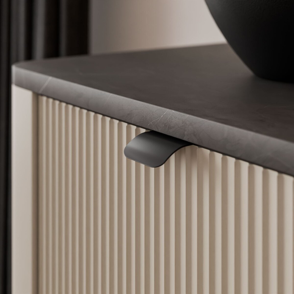 Komoda do salonu AUTUMN 3S na wysokich nóżkach, kaszmir / szary kamień