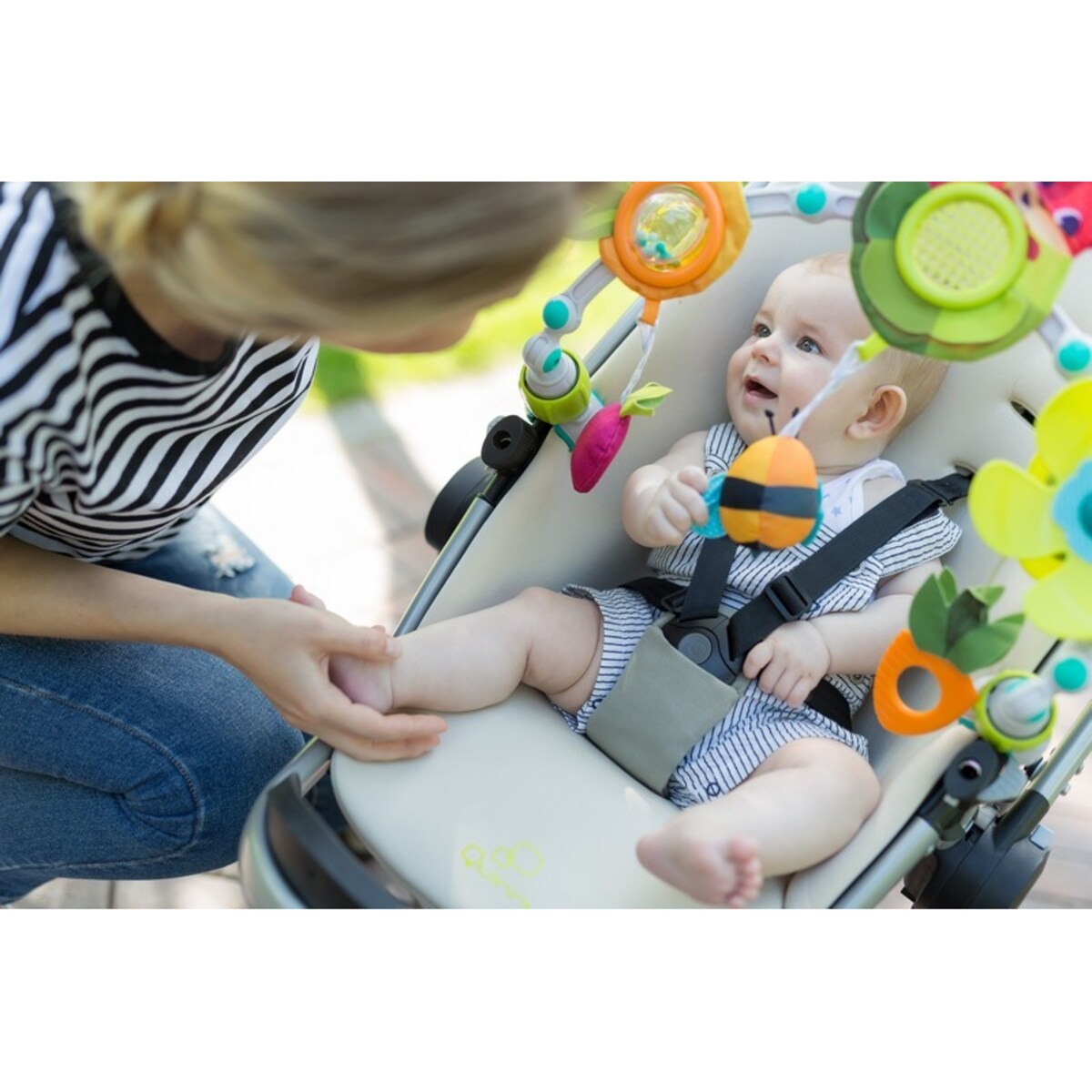 Łuk z zabawkami - Zabawa na łące