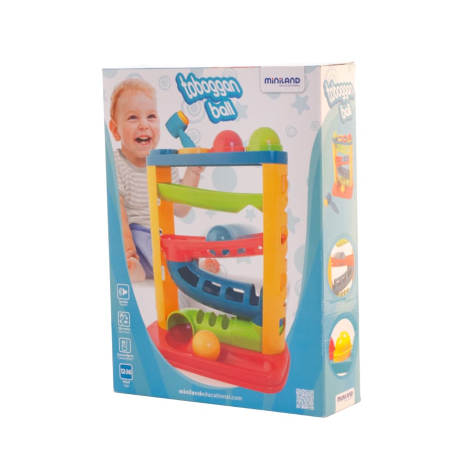 Kolorowa zjeżdżalnia z piłeczkami