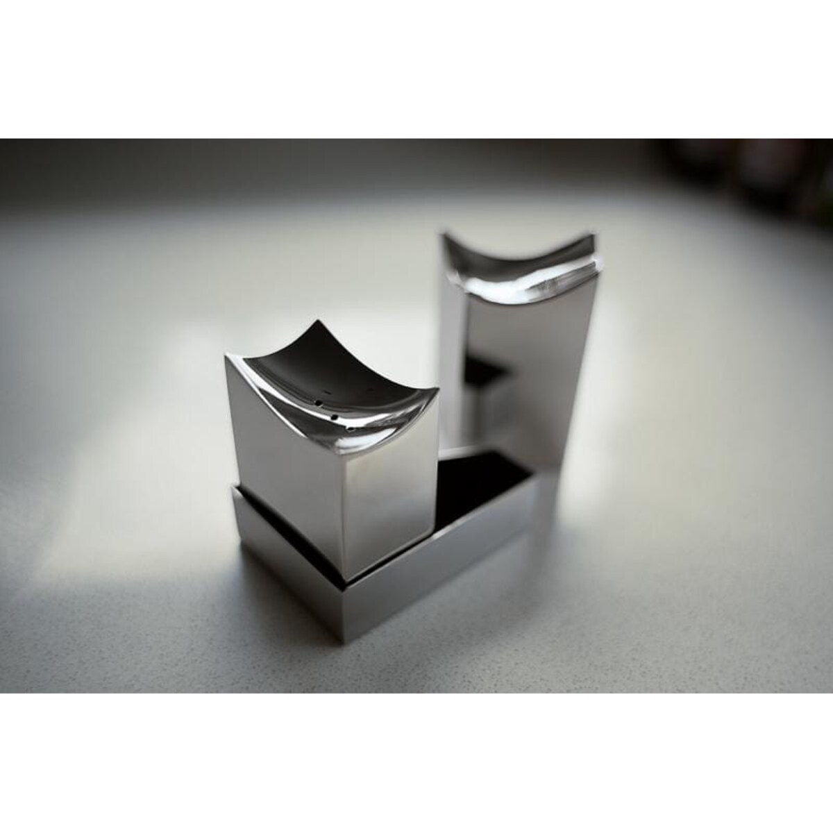 Solniczka i pieprzniczka ELBHARMONIE - stal połysk, 9x5,5x7,5 cm