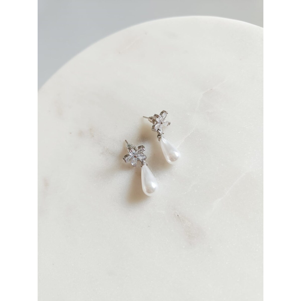 Srebrne kolczyki sztyfty wiszące krótkie KWIATY perły wyjściowe ŚLUBNE