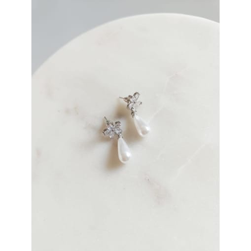 Srebrne kolczyki sztyfty wiszące krótkie KWIATY perły wyjściowe ŚLUBNE