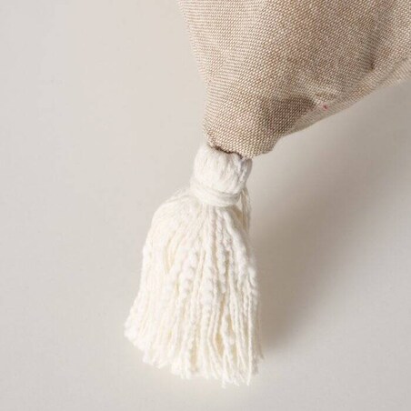 Poduszka dekoracyjna z wyszytymi choinkami i chwostami TAMMO, 40 x 40 cm