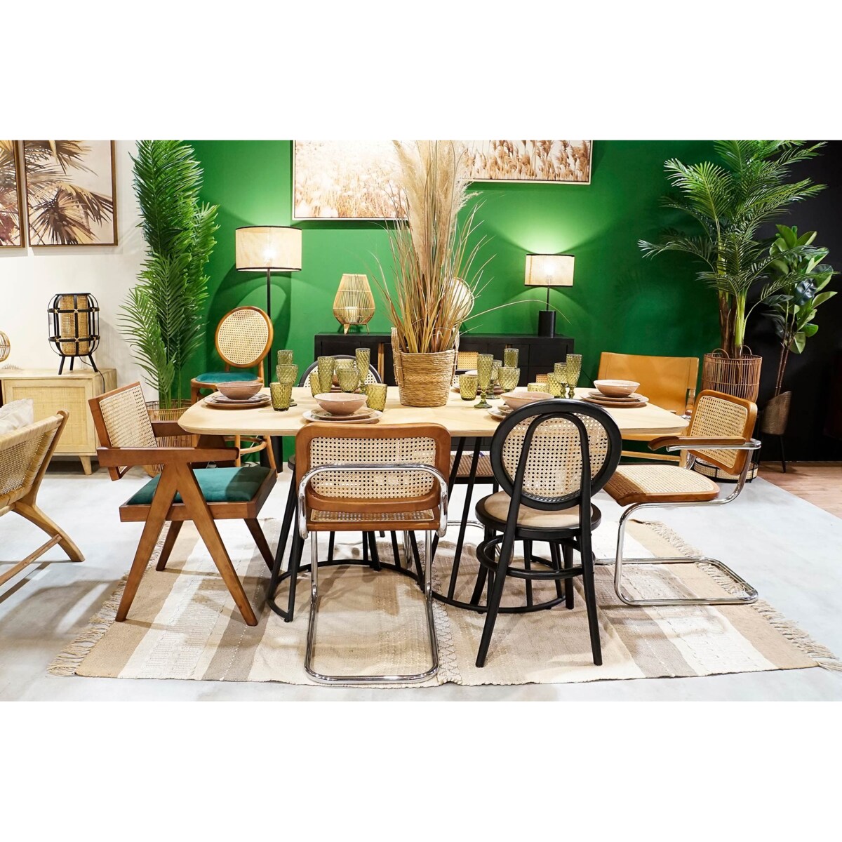 Krzesło drewniane z plecionką wiedeńską i aksamitem butelkowe