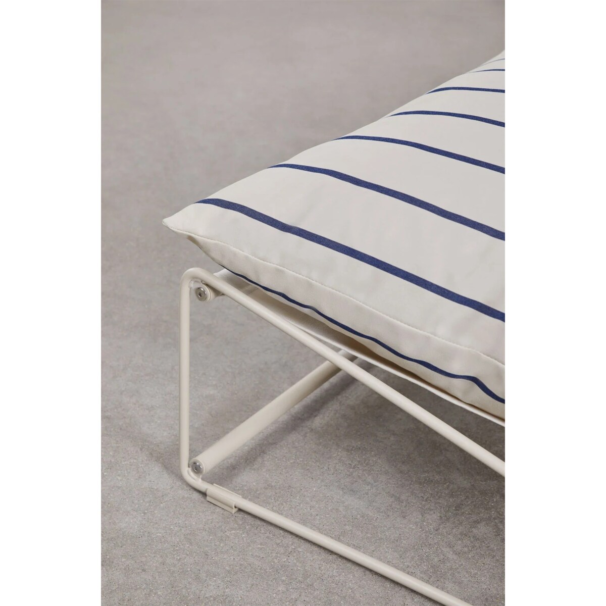 Fotel ogrodowy Amaro paski biało-granatowe