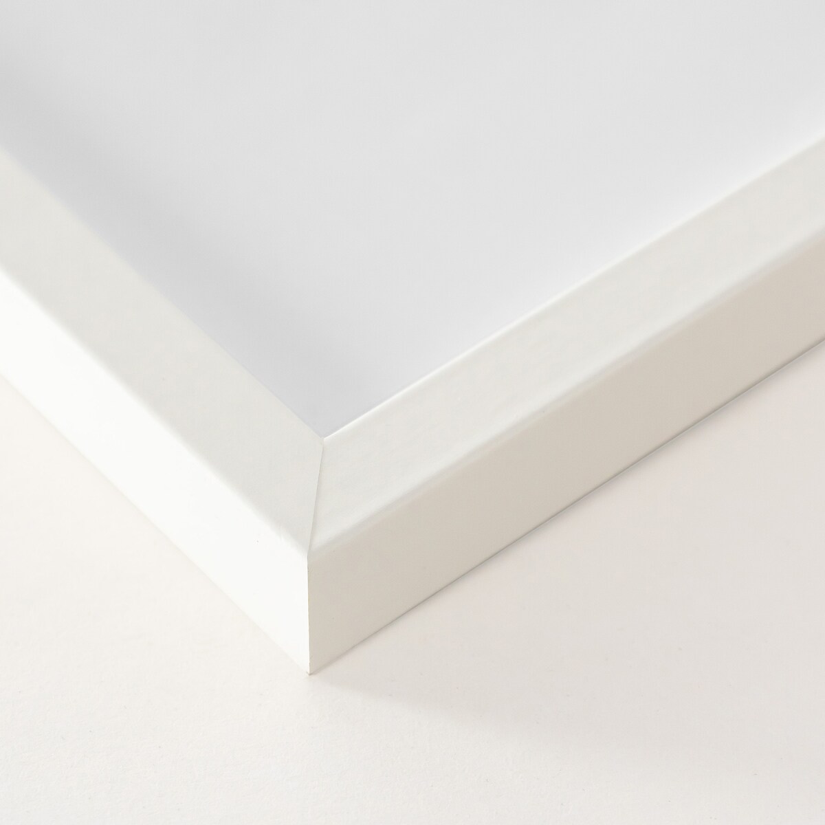 Ramka na zdjęcia 13x18 cm biała rama MDF z plexi do postawienia powieszenia klasyczna ramka