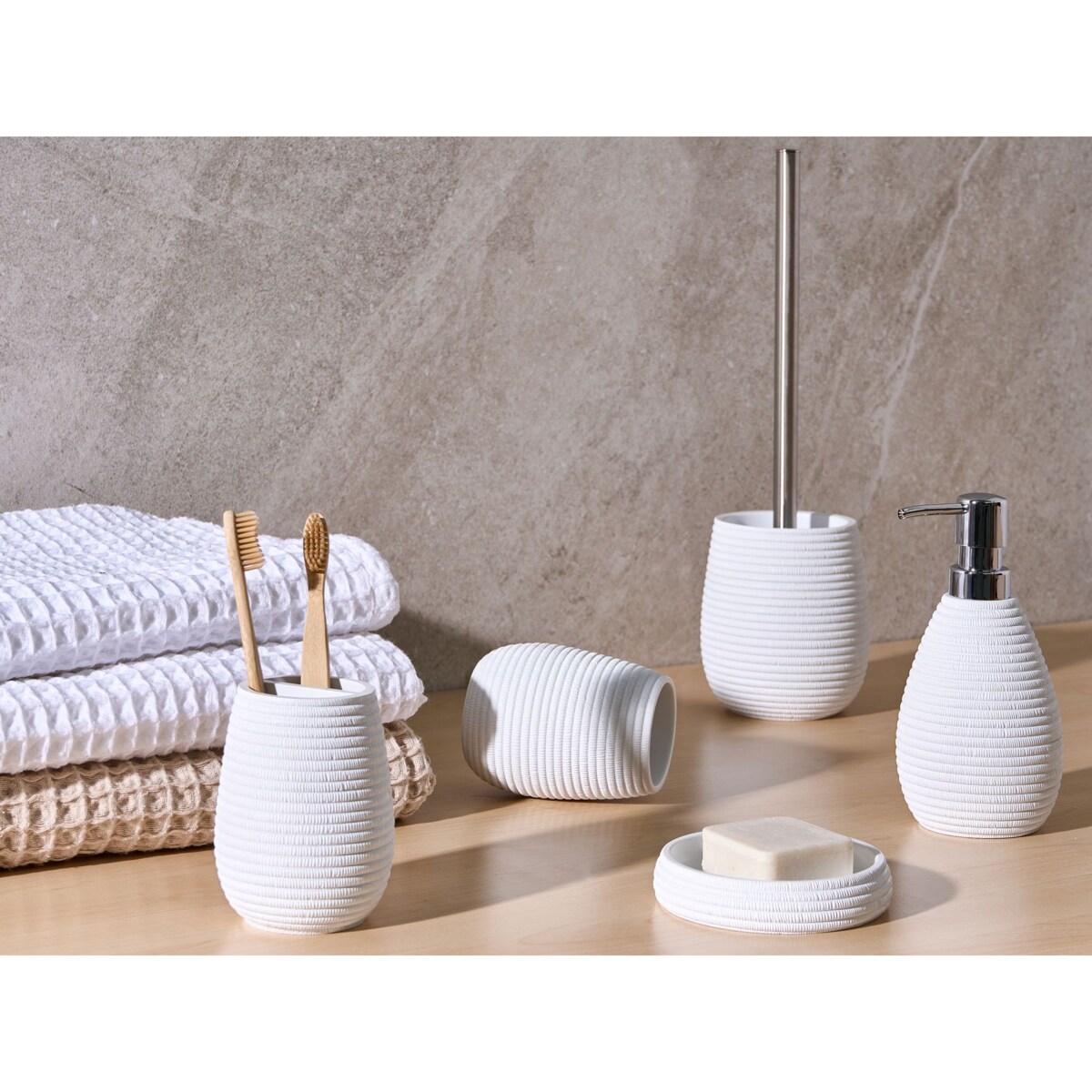 Zestaw akcesoriów łazienkowych 5 elementów QUILA Biały