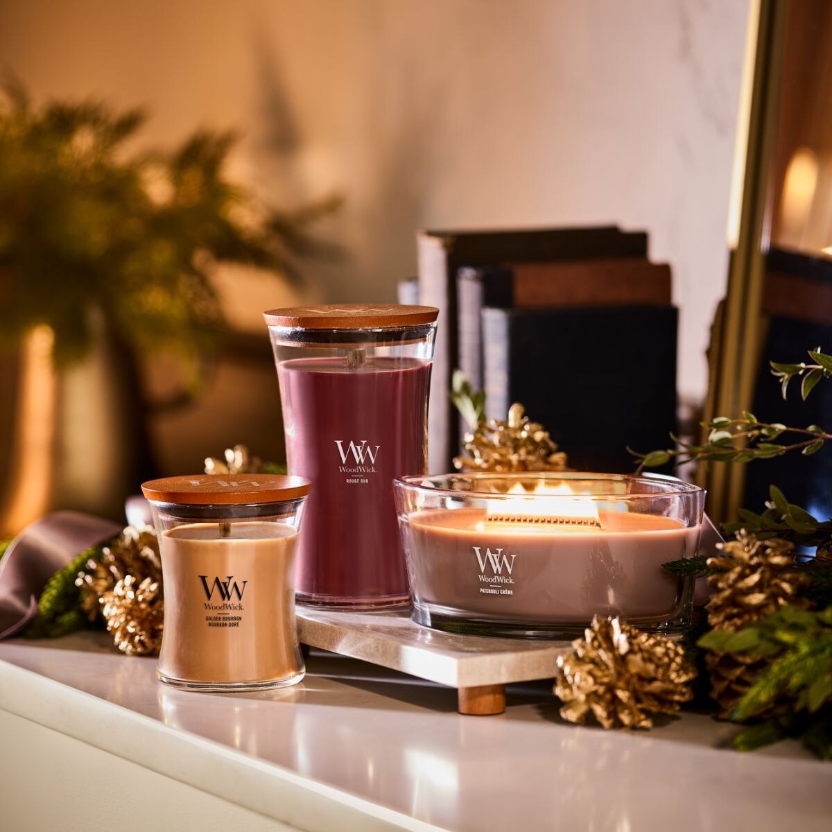 WoodWick świeca średnia GOLDEN BOURBON