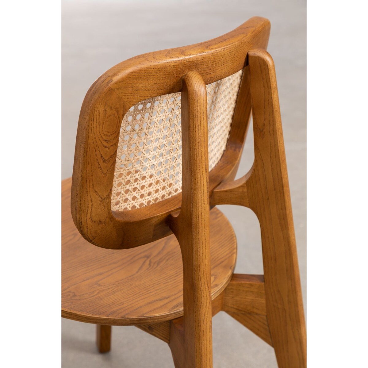 Krzesło drewniane z plecionką orzech Formic