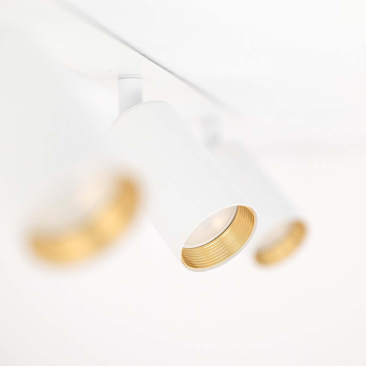 Lampa podtynkowa potrójna TK Lighting AMIS WHITE 10812 – 3x GU10 regulowane spoty białe ze złotym akcentem