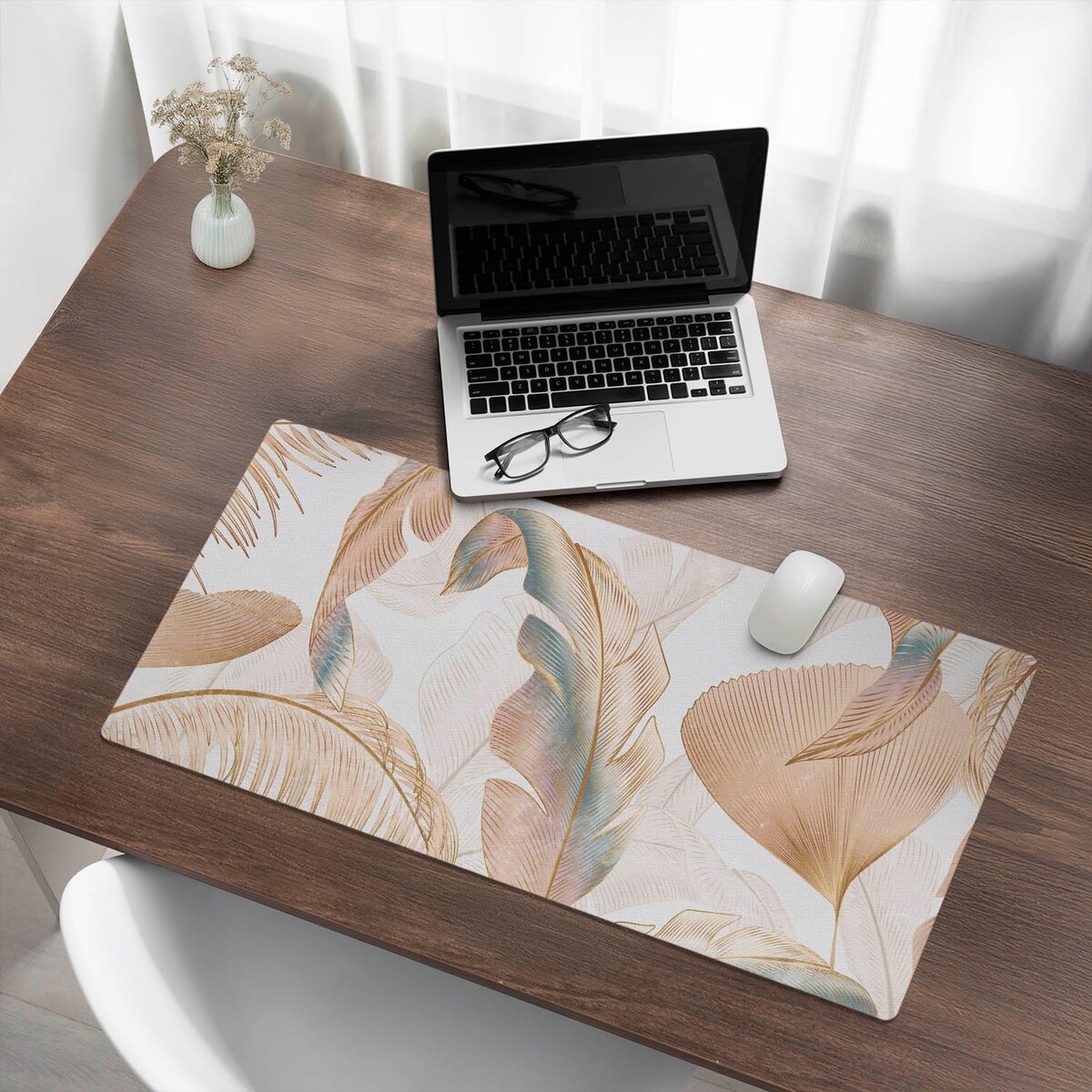 Beżowa mata na biurko Delikatne liście, 90x45 cm