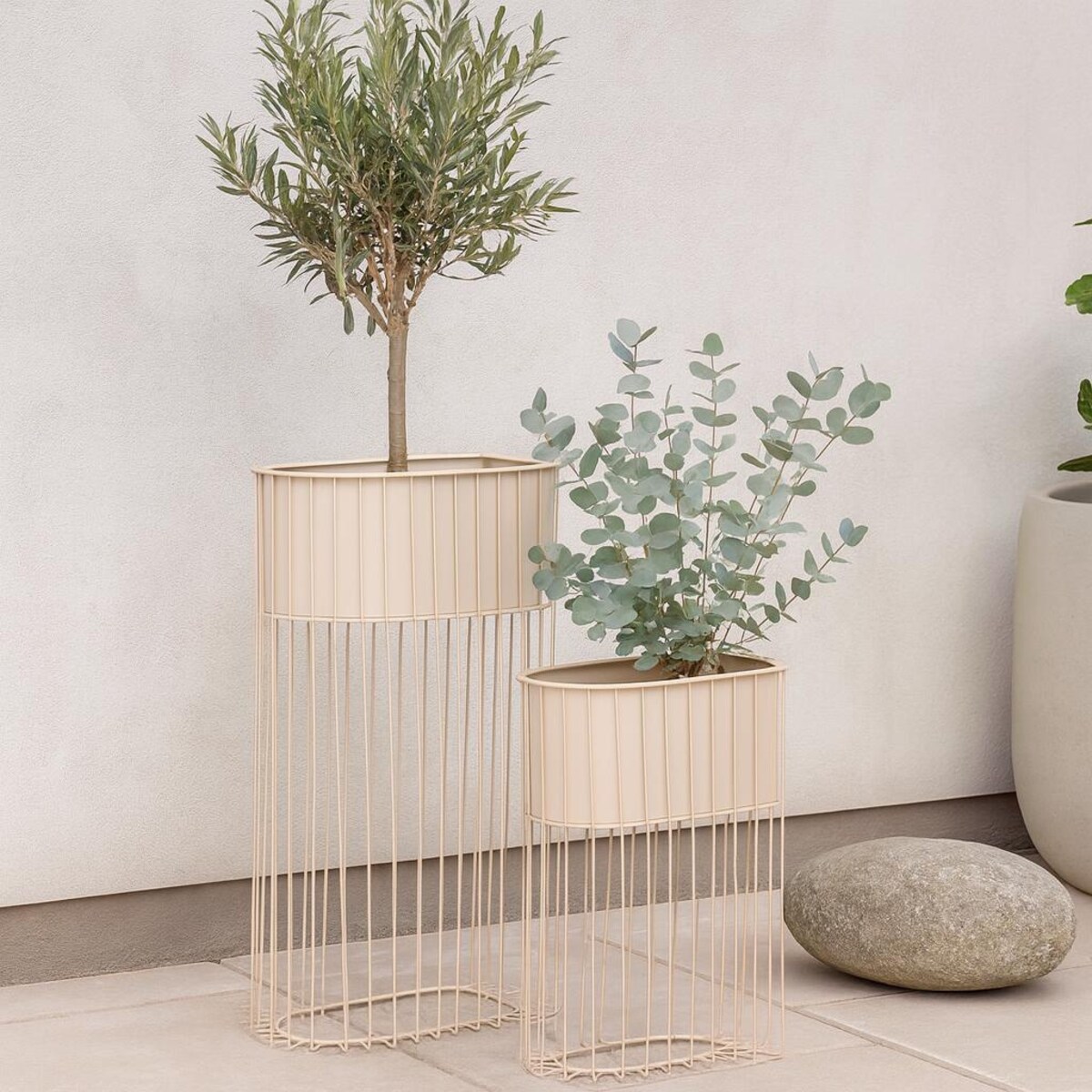 Zestaw 2 metalowych kwietników stojących SOFT FORM