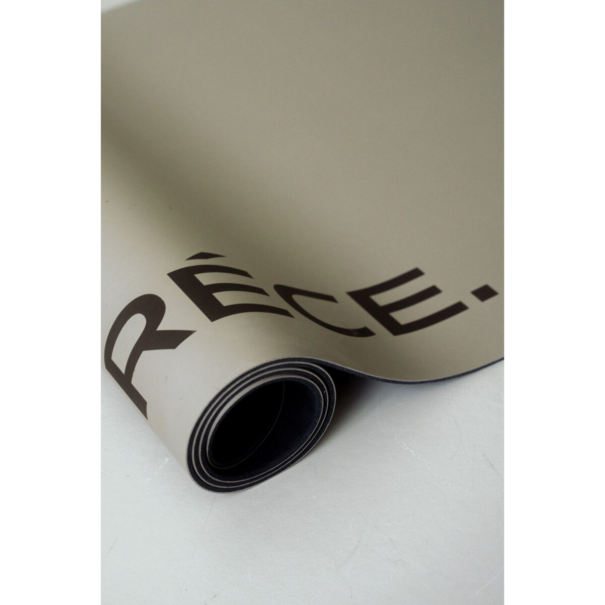 Mata do ćwiczeń TRECE: brązowa