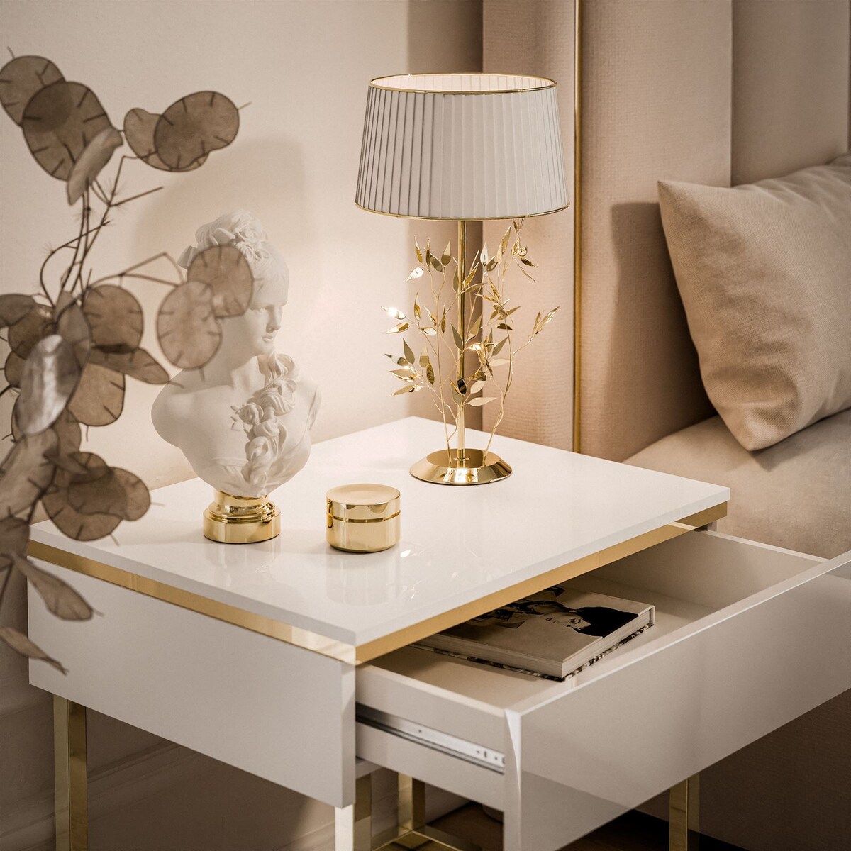 Stolik nocny AURORA na złotym stelażu biały połysk