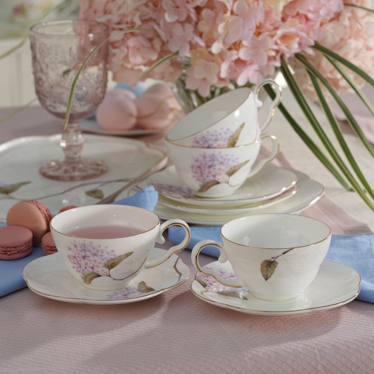 VILLA ITALIA Filiżanka do herbaty porcelanowa 200 ml ze spodkiem MAGIC BLOOMS