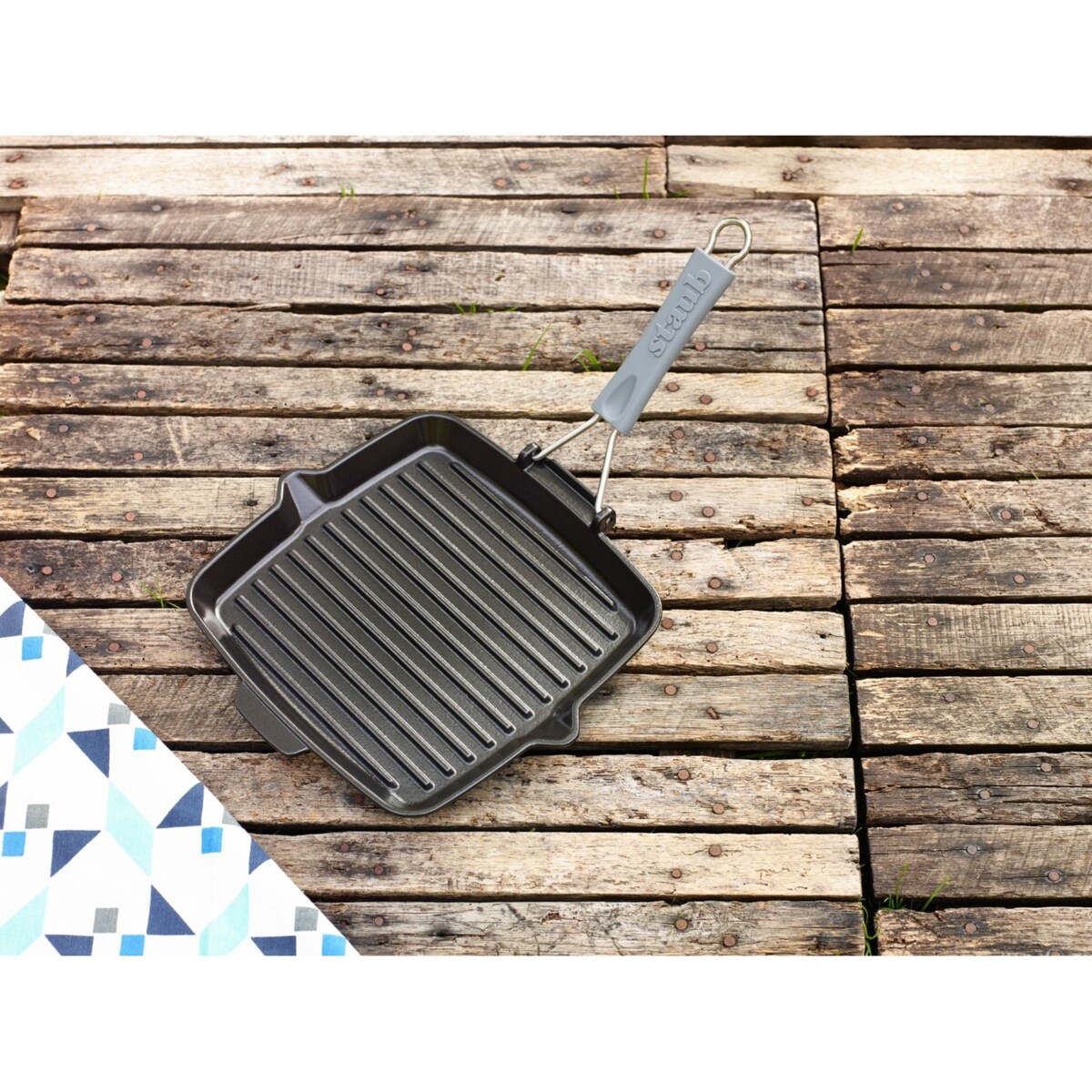 Kwadratowa patelnia żeliwna grillowa Staub - 24 cm, Czarny
