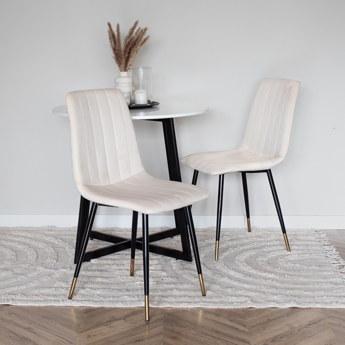 Krzesło tapicerowane welurowe pikowane złote nogi beżowe