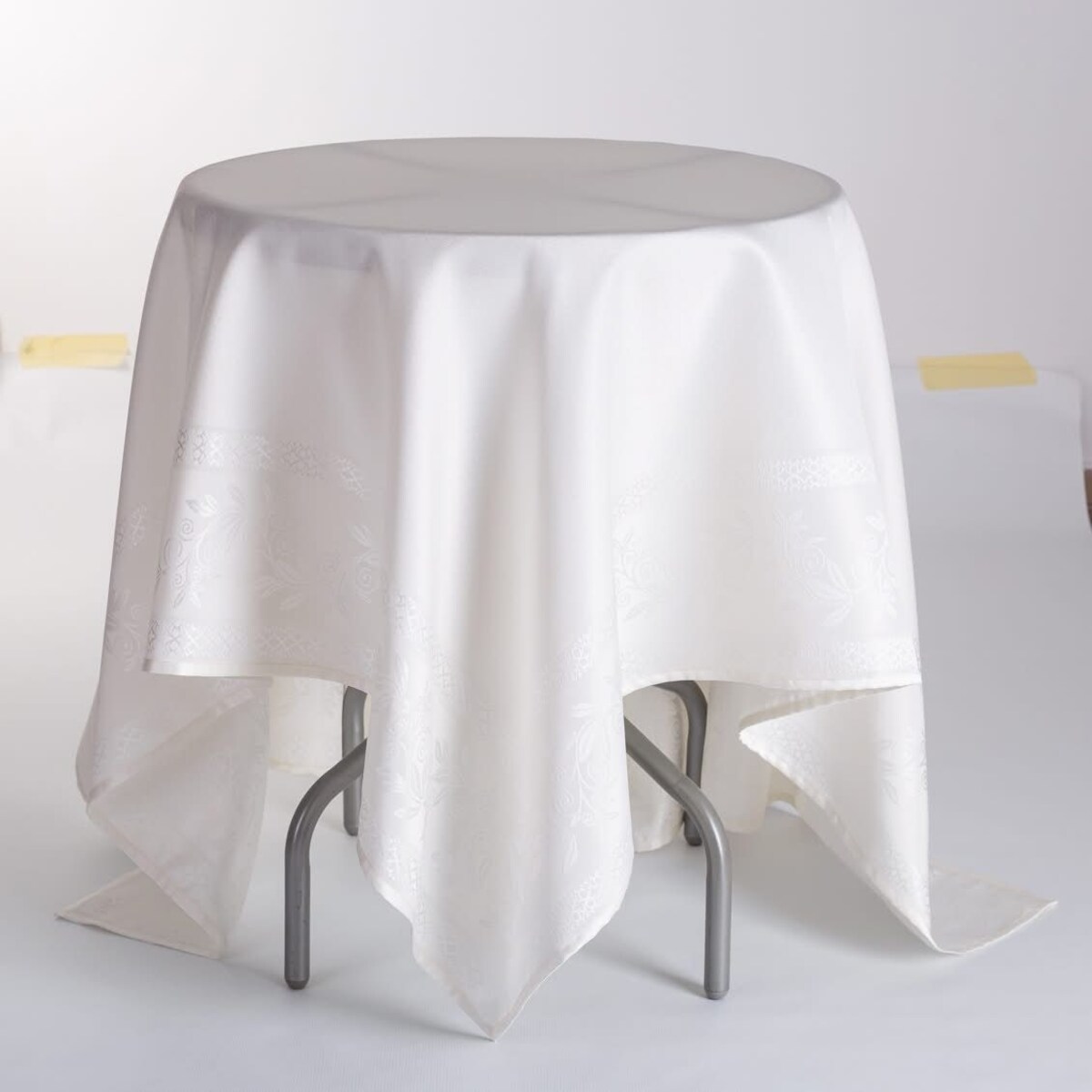 Obrus dekoracyjny 160x160cm plamoodporny biały