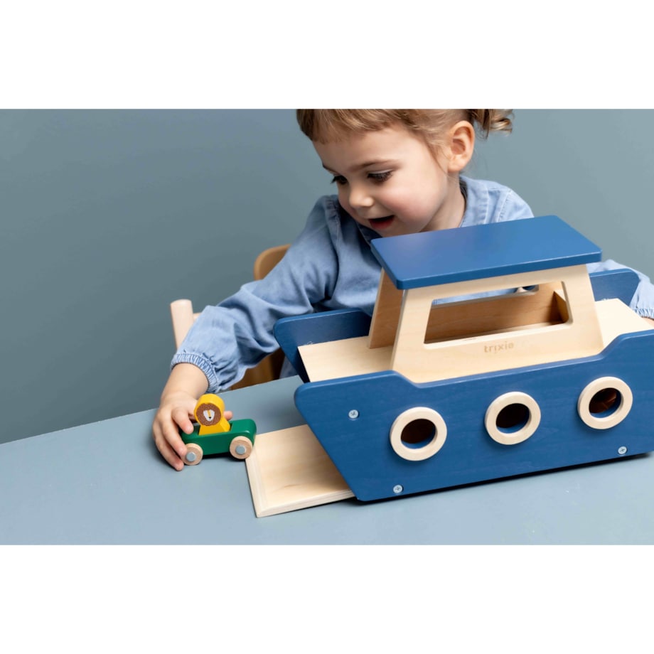 Drewniany statek prom