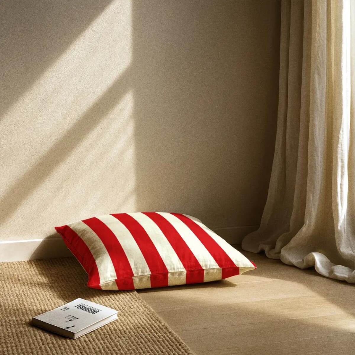 Poduszka świąteczna - klasyczne czerwone pasy
