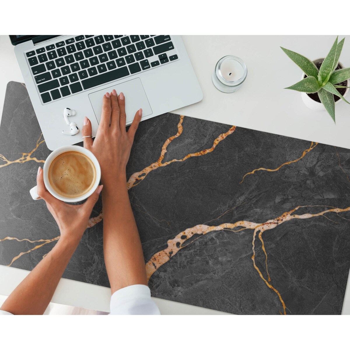 Czarna mata na biurko Marmurowe żyłki, 100x50 cm