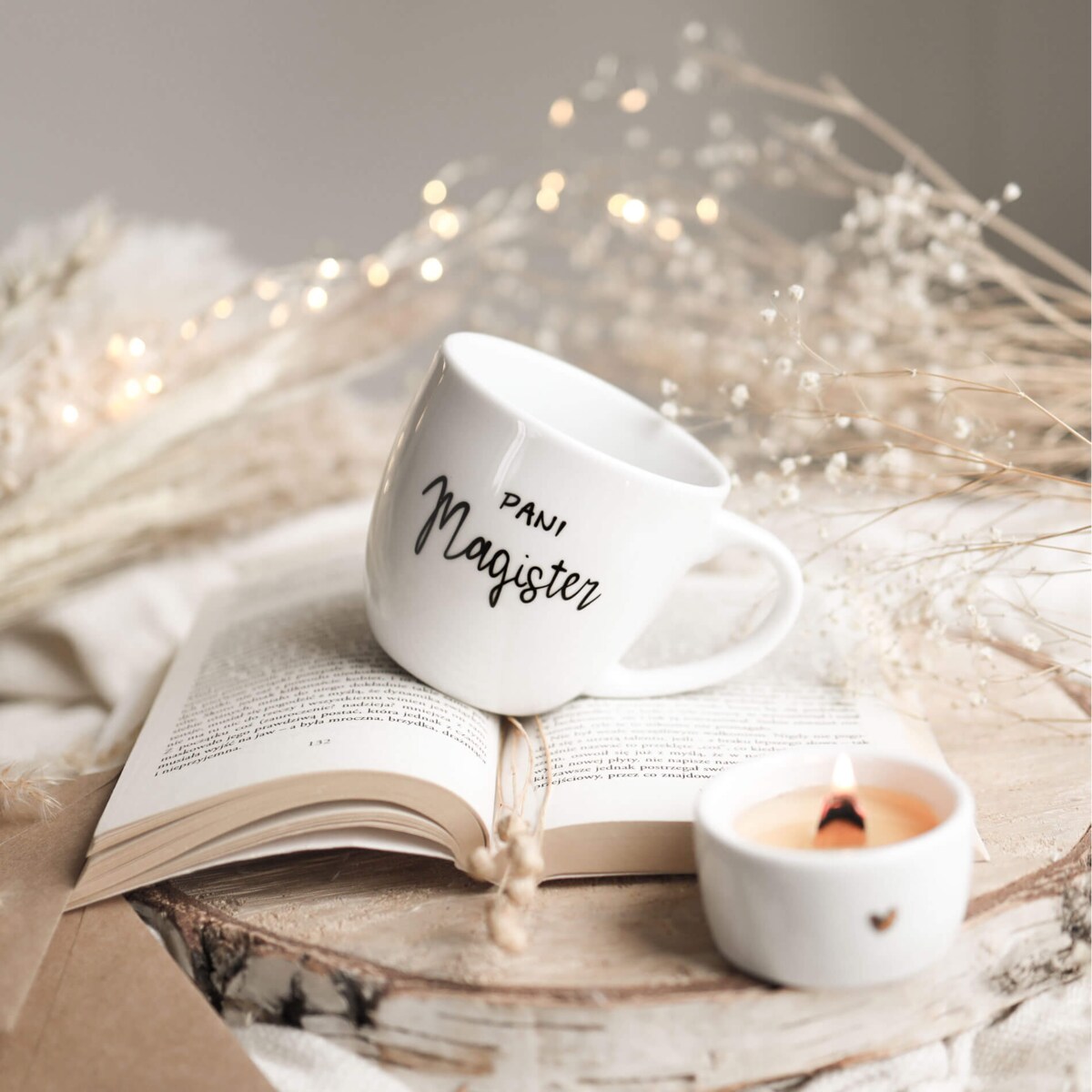 Biały kubek porcelanowy 300 ml - napis pani magister na ukończenie studiów dla absolwentki