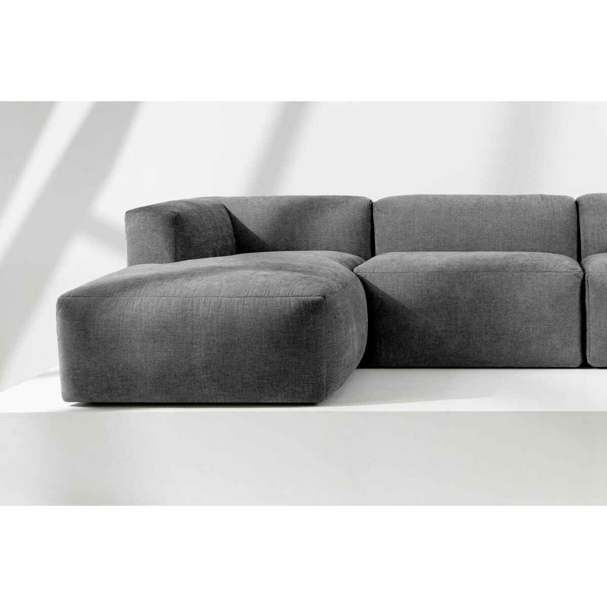 KONSIMO BUFFO 7/8-osobowa panoramiczna sofa narożna z wyjątkowo miękkim siedziskiem, kolor popielaty