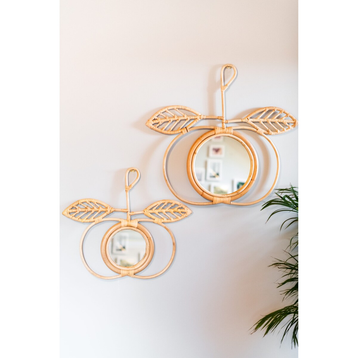 Rattanowe lusterko APPLE w rozmiarze L