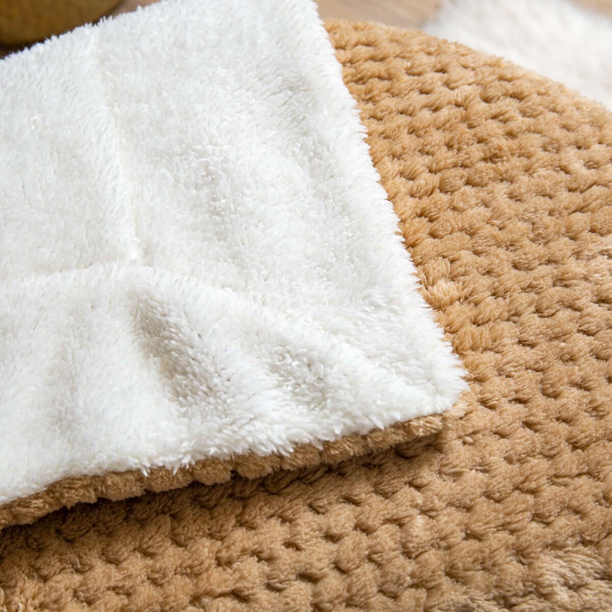 Beżowy Koc Narzuta z Mikrofibry Baranek 150x200 Sherpa