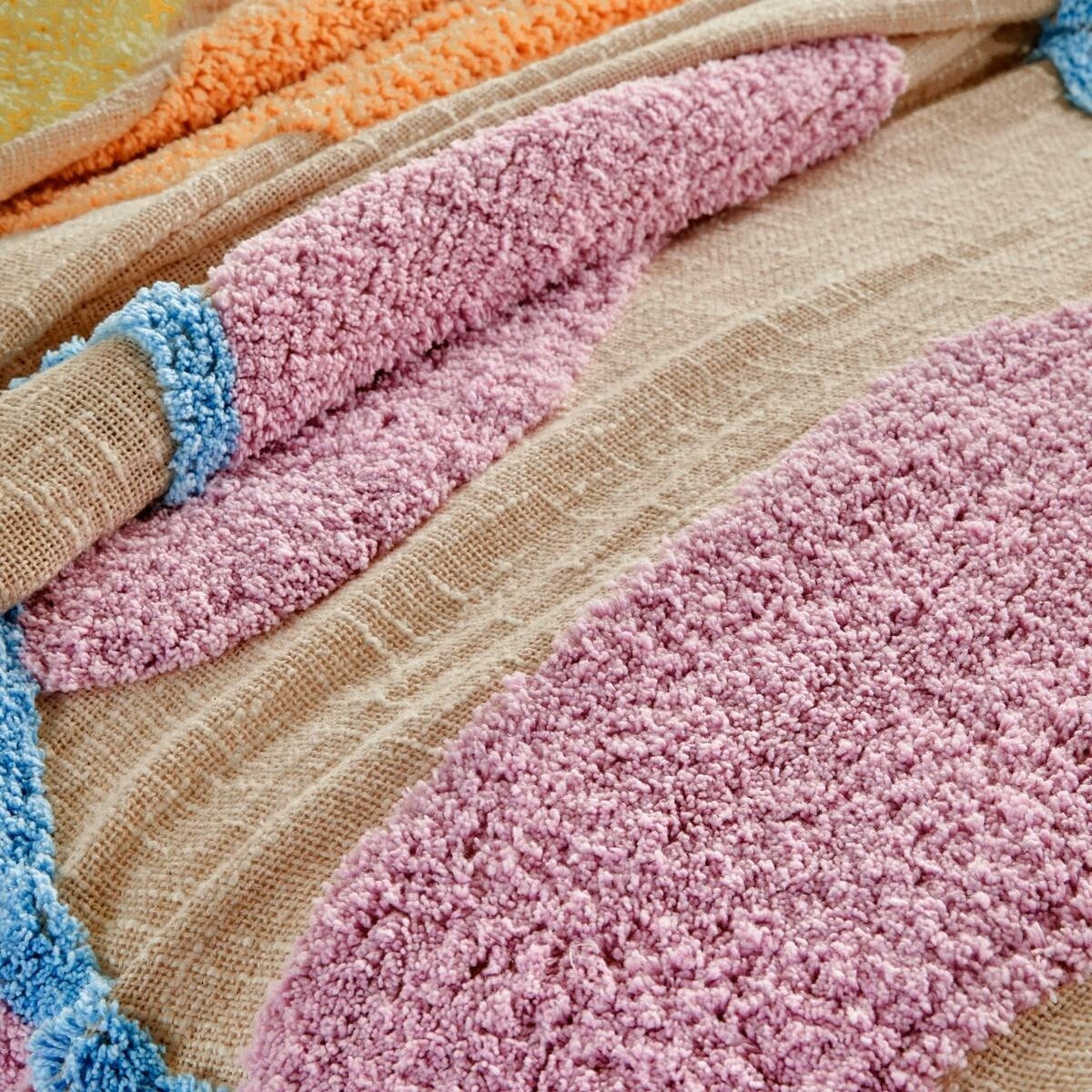 Narzuta na łóżko z tuftowanymi kwiatami, Wildflowers, 240x260 cm